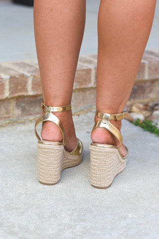 Fran Gold Wedge